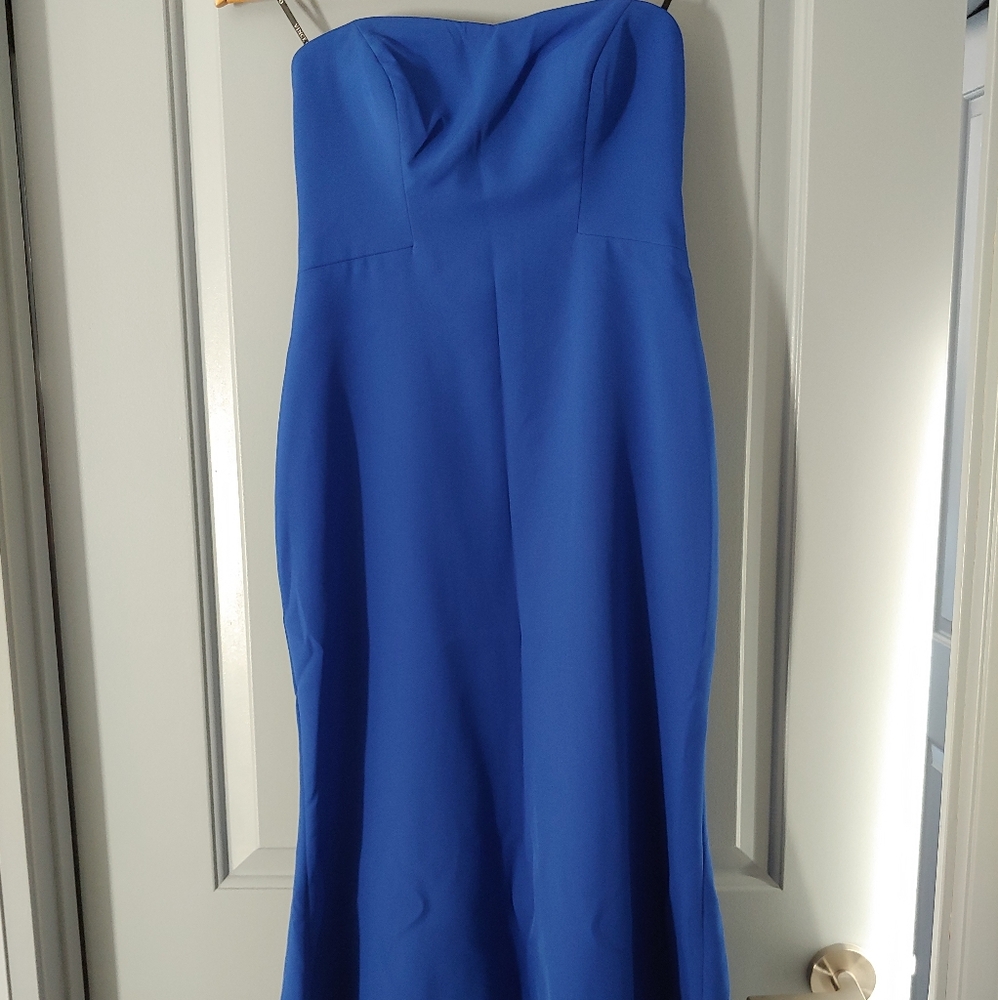 Vince Camuto Blue Sheath Cocktail Dress, Strapless With Sweetheart Neckline.